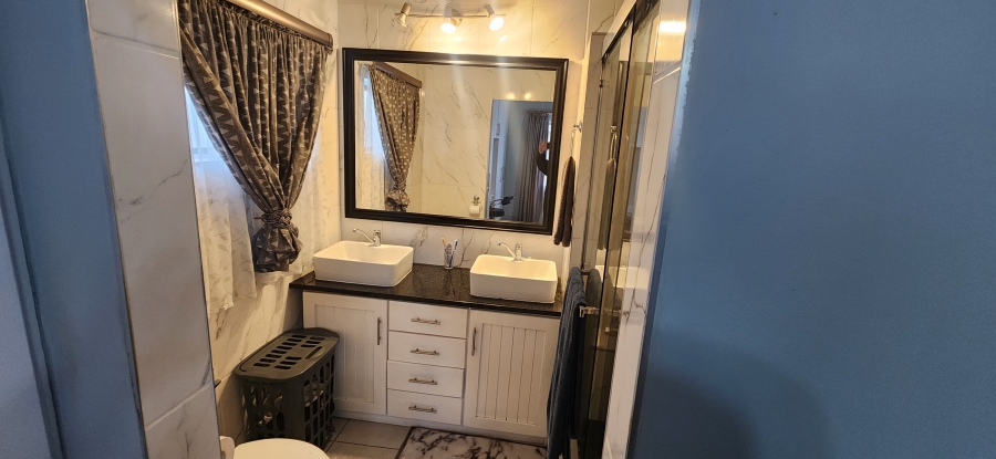 6 Bedroom Property for Sale in Dana Bay Western Cape